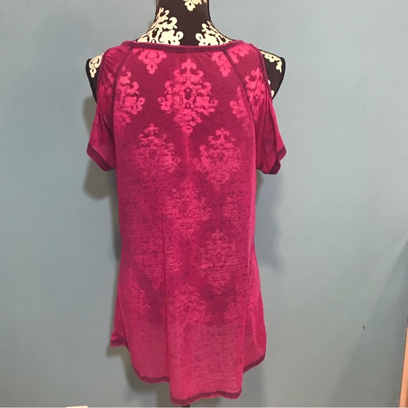 FREE Maurices Fuchsia Off Shoulder Short Sleeve T-Shirt GUC Burnout Small Basic - Picture 6 of 12